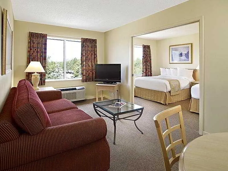Towneplace Suites By Marriott Mississauga-Airport Corporate Centre Hotel